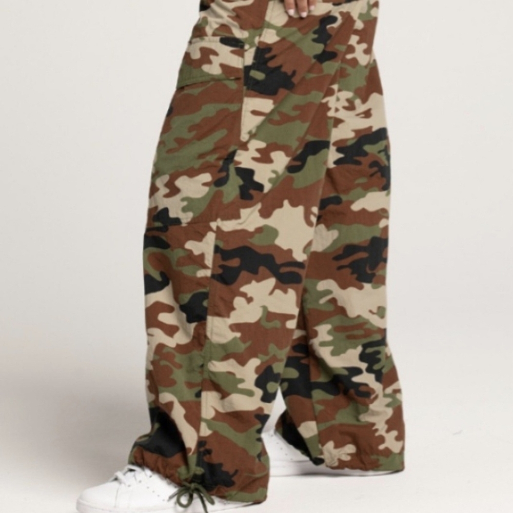 Tinseltown Camo Wide Leg Relaxed Fit Cargo Parachute Pants Size Large - Picture 4 of 16